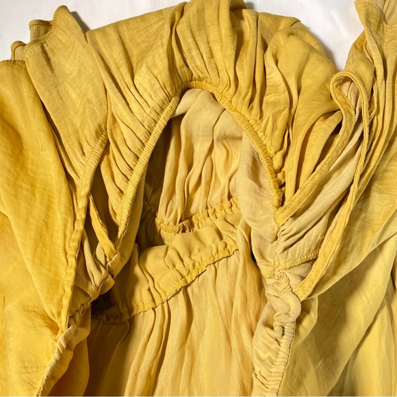 Forever 21 Satin Yellow Off Shoulder Romper Shorts Size Small - Picture 5 of 9